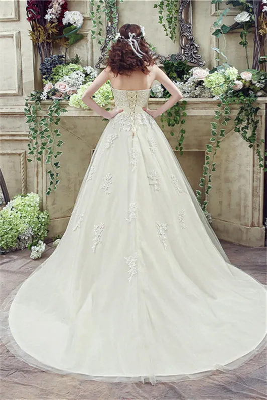 Sweetheart Lace Appliques Light Champagne Wedding Dresses